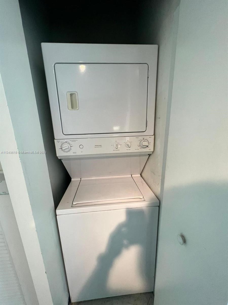 2001 Biscayne Boulevard, Unit 3206 Miami, FL 33137 - Photo 9 of 16 a utility room with a washer and dryer