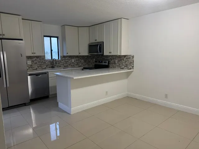 $2,700 | 4702 Waterview Circle, Palm Springs, FL 33461