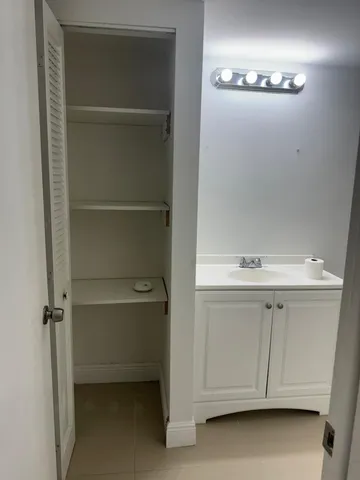 $2,700 | 4702 Waterview Circle, Palm Springs, FL 33461