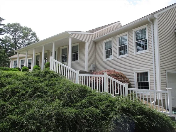 $819,000 | 3 Frost Lane, Hadley, MA 01035