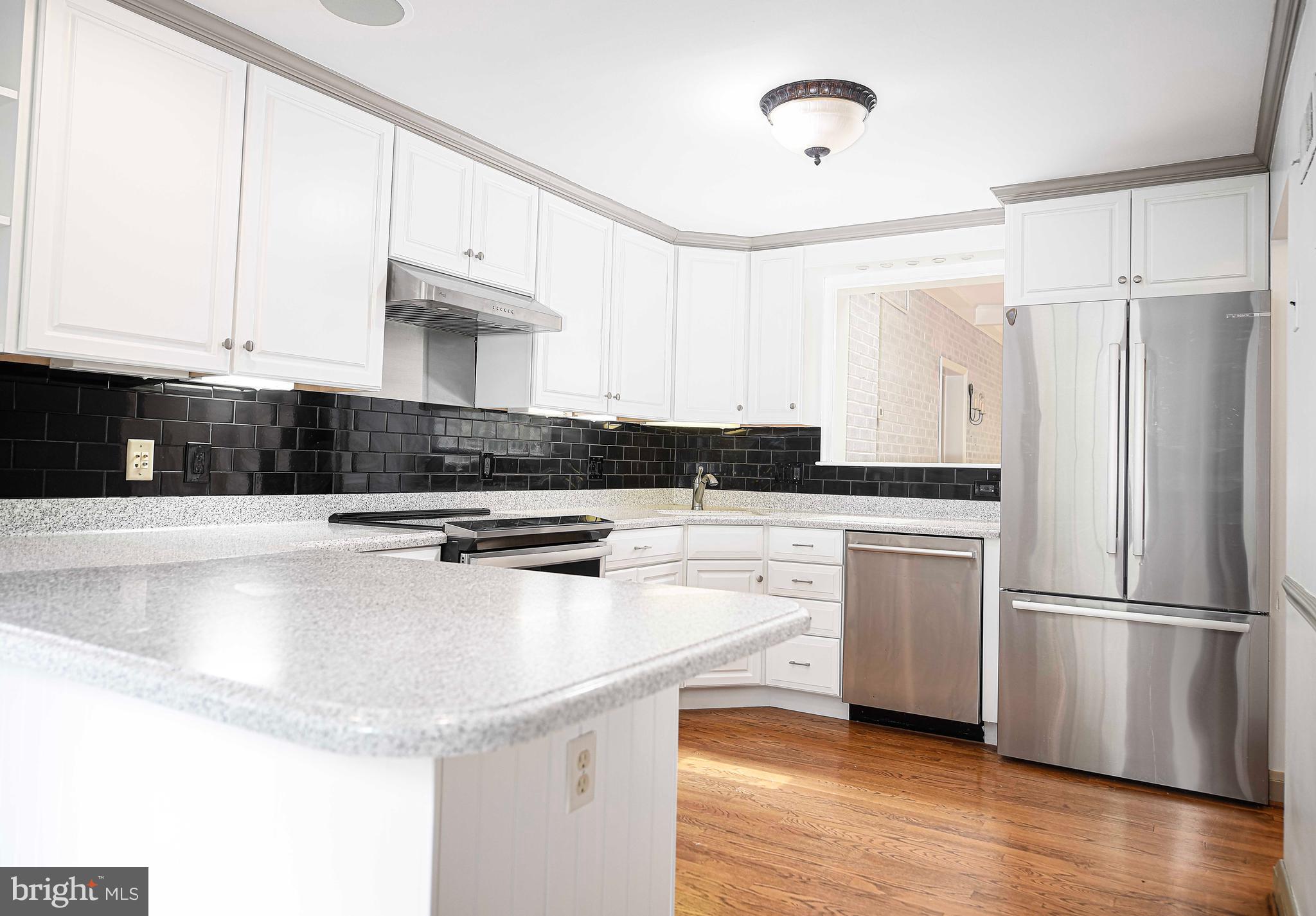 417 Terrace Way Towson, MD 21204 - Photo 16 of 73 Kitchen Peninsula