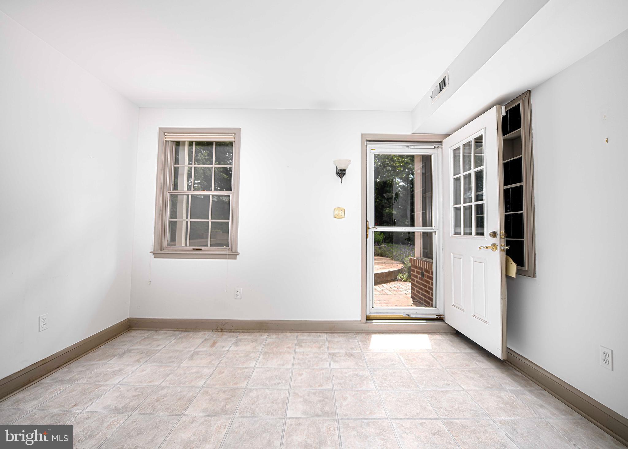 417 Terrace Way Towson, MD 21204 - Photo 24 of 73 Make in an office, a mud room, oh the possibi...