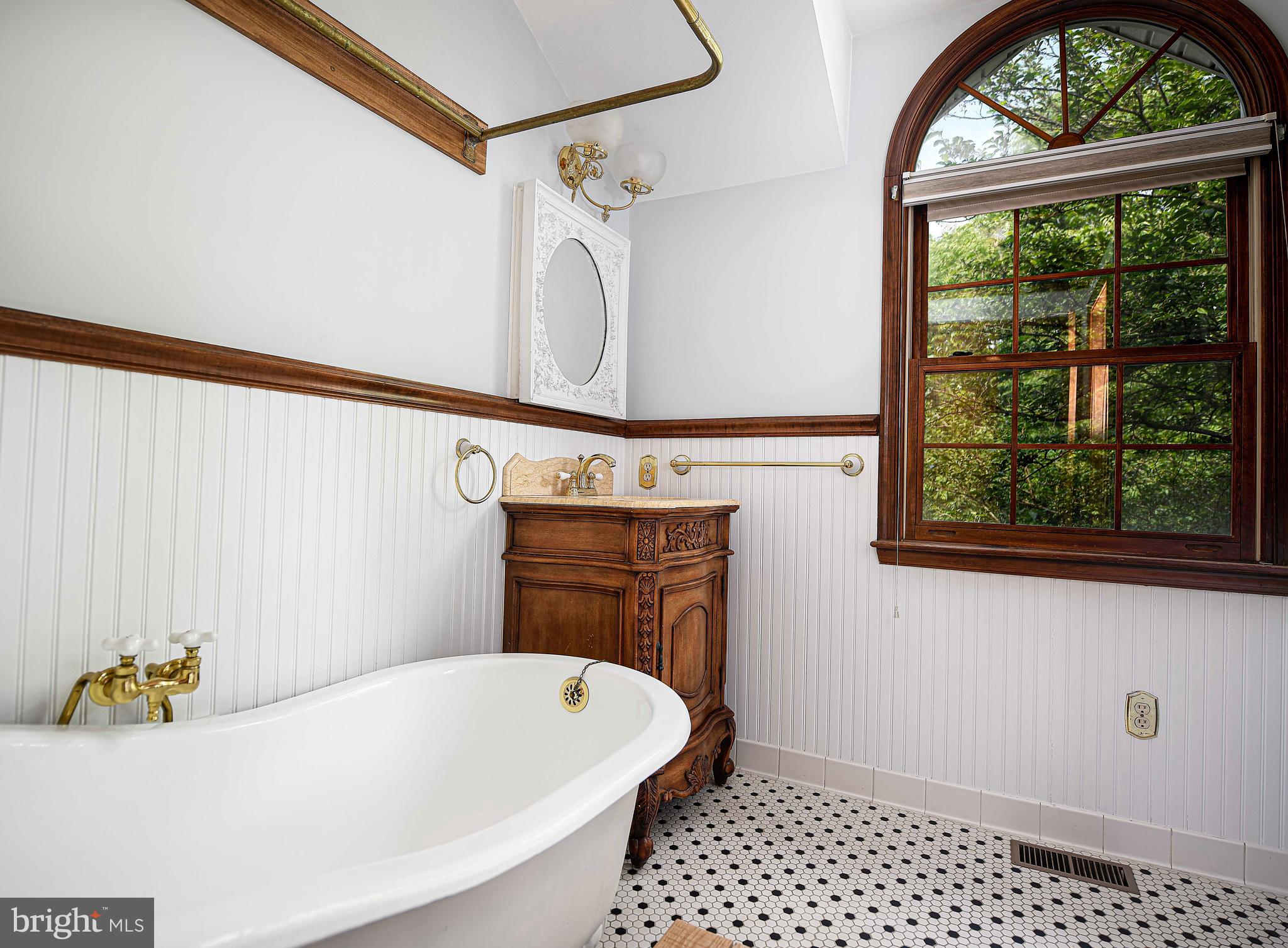 417 Terrace Way Towson, MD 21204 - Photo 30 of 73 Two vanities!