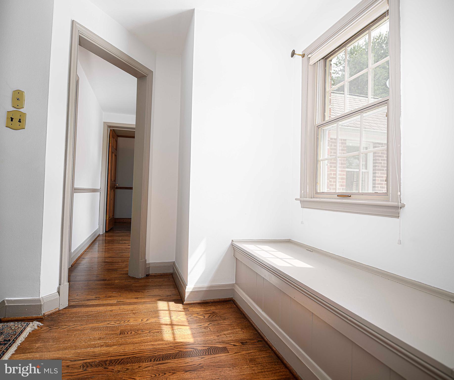 417 Terrace Way Towson, MD 21204 - Photo 33 of 73 More built in bench storage!