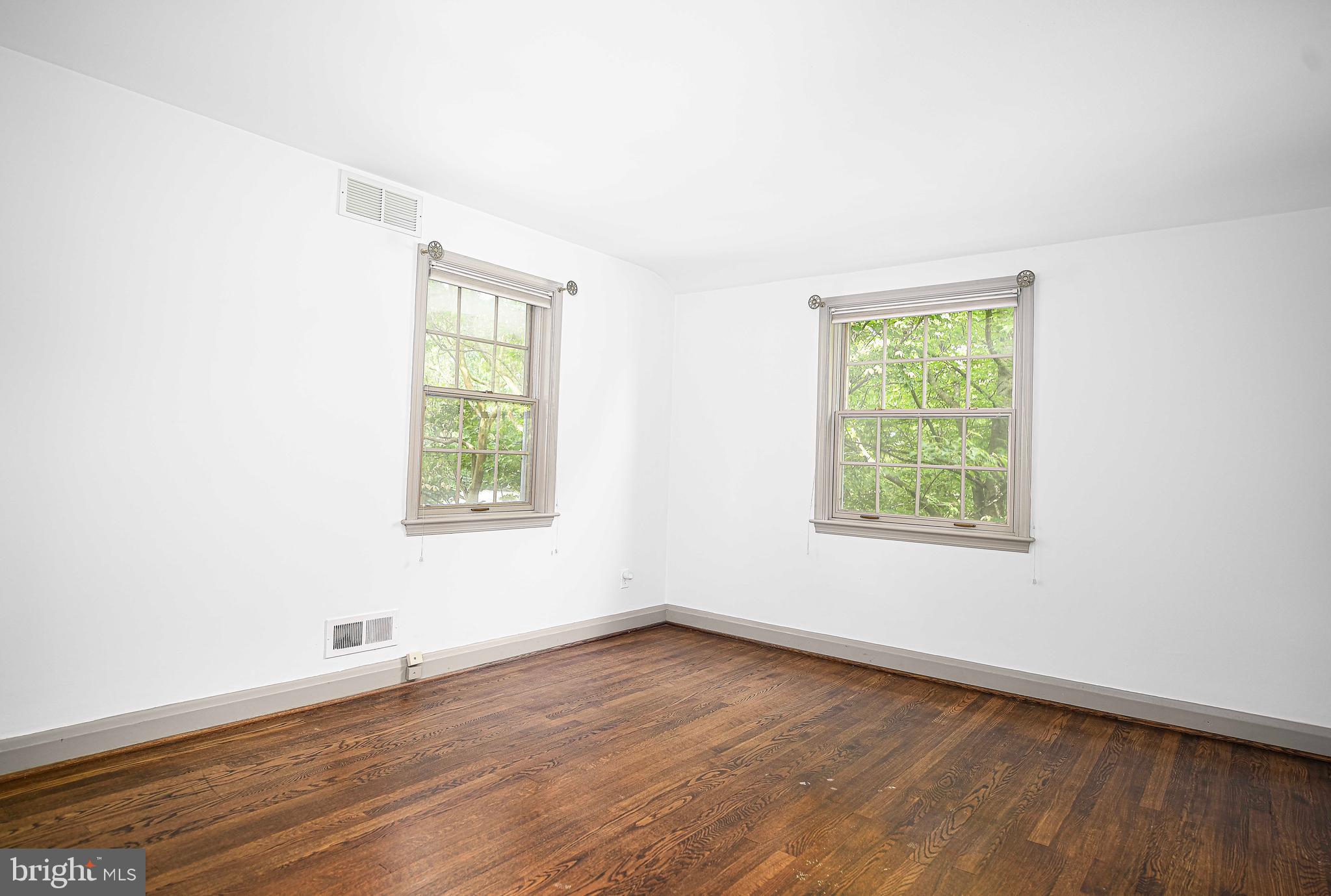 417 Terrace Way Towson, MD 21204 - Photo 37 of 73 Bedroom 3 again because look at that hardwood!