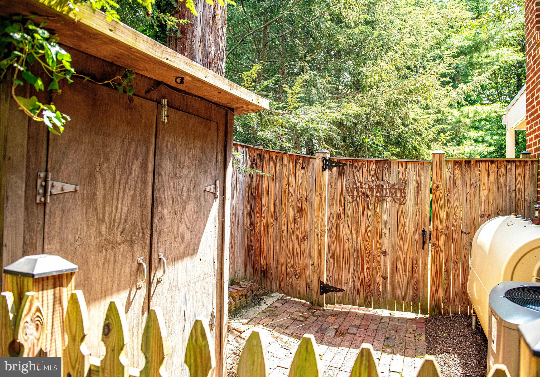 417 Terrace Way Towson, MD 21204 - Photo 38 of 73 Double layer fence wood shed, & some business!