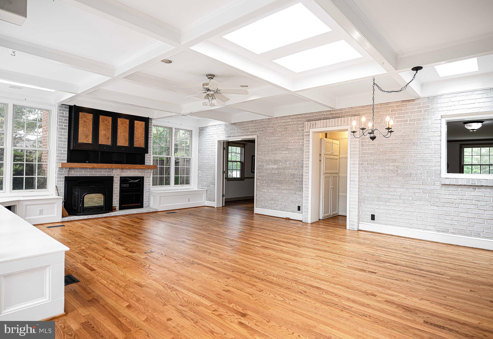 417 Terrace Way Towson, MD 21204 - Photo 7 of 73 Coffered Ceilings, hardwood, exposed brick!