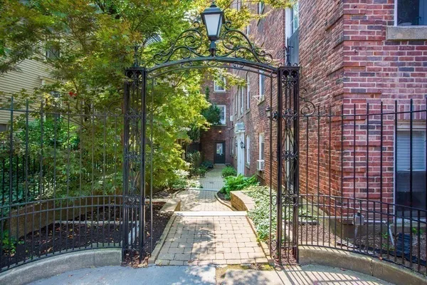 $2,000 | 16 Chauncy Street, Unit 48, Cambridge, MA 02138