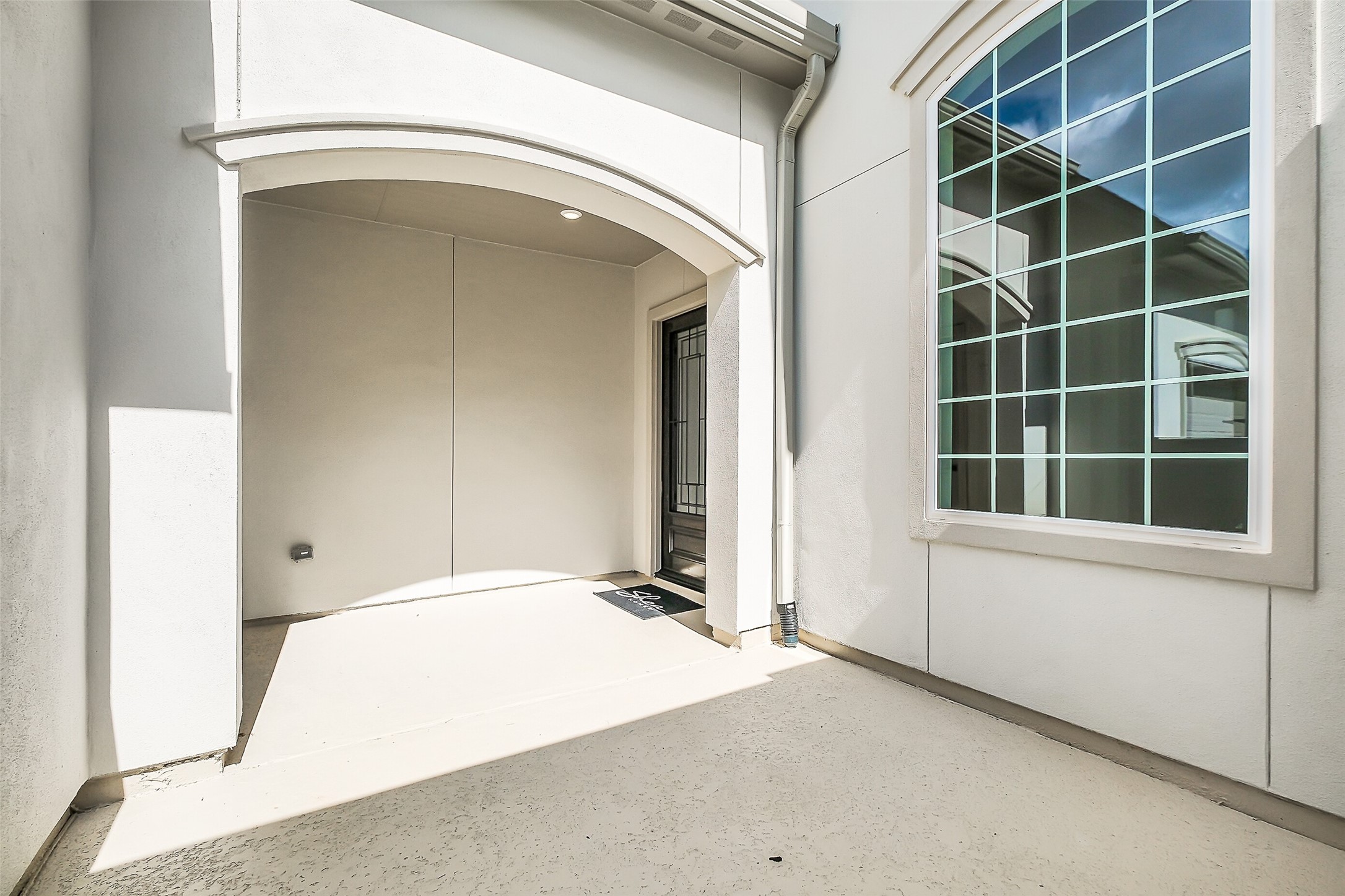 12965 Whitewater Way Conroe, TX 77302 - Photo 3 of 50 a view of an empty room with a window