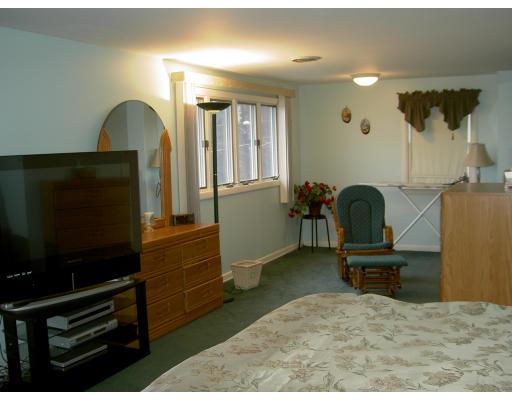 11 Northgate Road Chelmsford, MA 01824 - Photo 12 of 13 Gallery Image 12