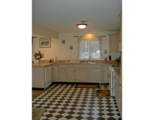 11 Northgate Road Chelmsford, MA 01824 - Photo 2 of 13 Gallery Image 2