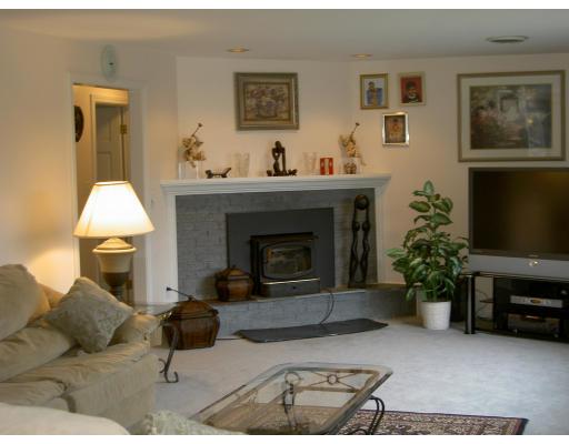 11 Northgate Road Chelmsford, MA 01824 - Photo 4 of 13 Gallery Image 4