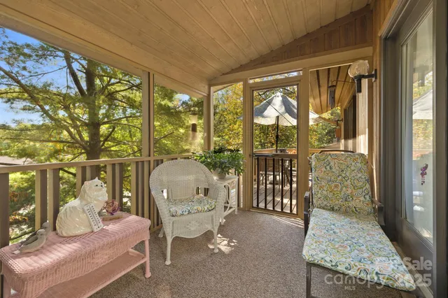 $358,500 | 404 Water Oak Lane, Hendersonville, NC 28791