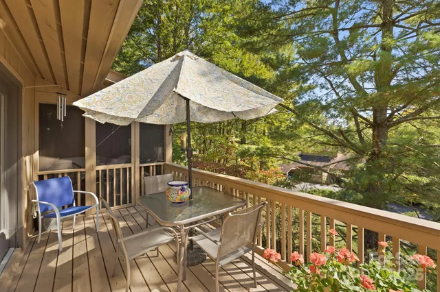 $358,500 | 404 Water Oak Lane, Hendersonville, NC 28791