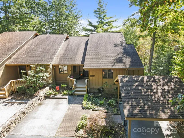 $358,500 | 404 Water Oak Lane, Hendersonville, NC 28791