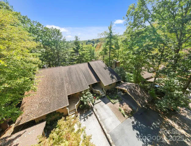 $358,500 | 404 Water Oak Lane, Hendersonville, NC 28791