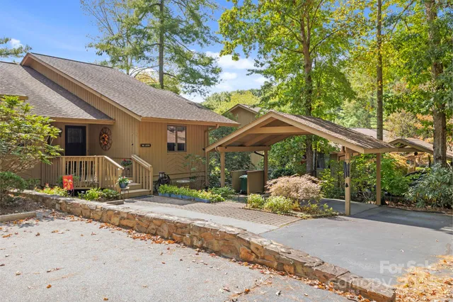 $358,500 | 404 Water Oak Lane, Hendersonville, NC 28791