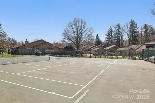 $358,500 | 404 Water Oak Lane, Hendersonville, NC 28791