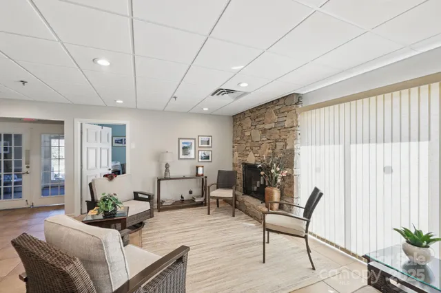 $358,500 | 404 Water Oak Lane, Hendersonville, NC 28791