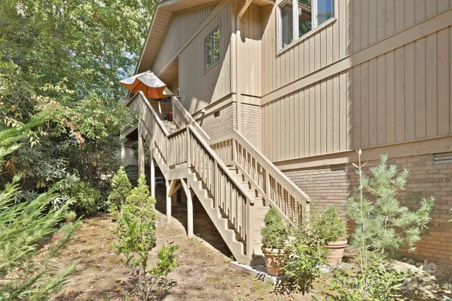 $358,500 | 404 Water Oak Lane, Hendersonville, NC 28791