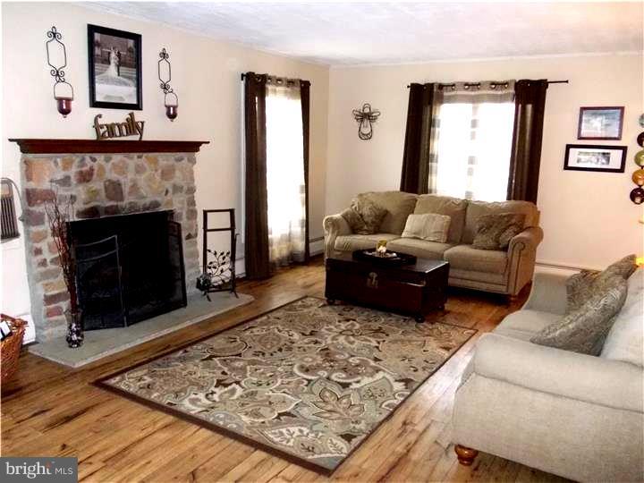 51 Tinder Road Levittown, PA 19056 - Photo 10 of 21 Living Room