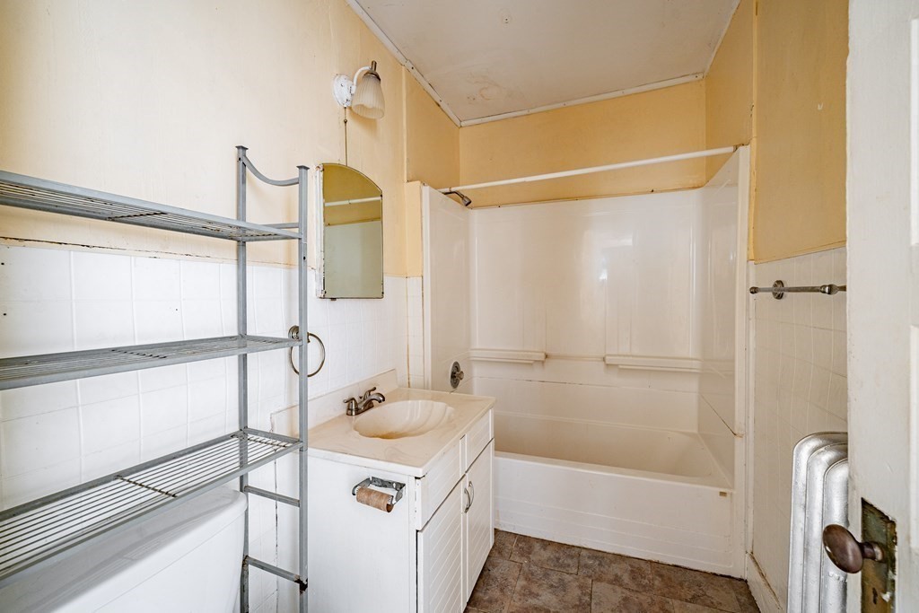 120-122 Orange Street Springfield, MA 01108 - Photo 15 of 25 Gallery Image 15