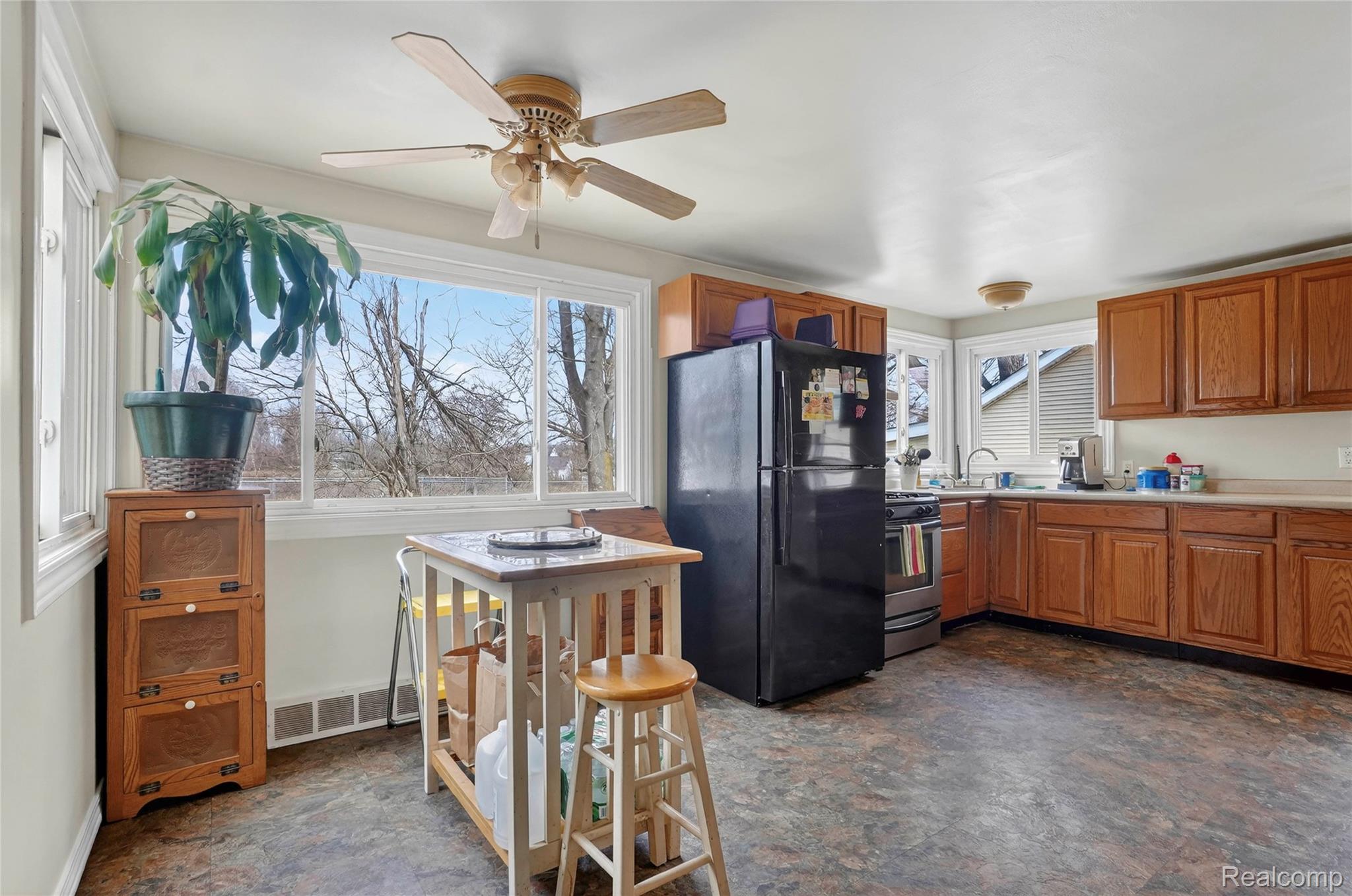 13343 Fenton Road Fenton, MI 48430 - Photo 24 of 45 18-13343-Fenton-Rd-Fenton-MI-48430-WindowStill.jpg