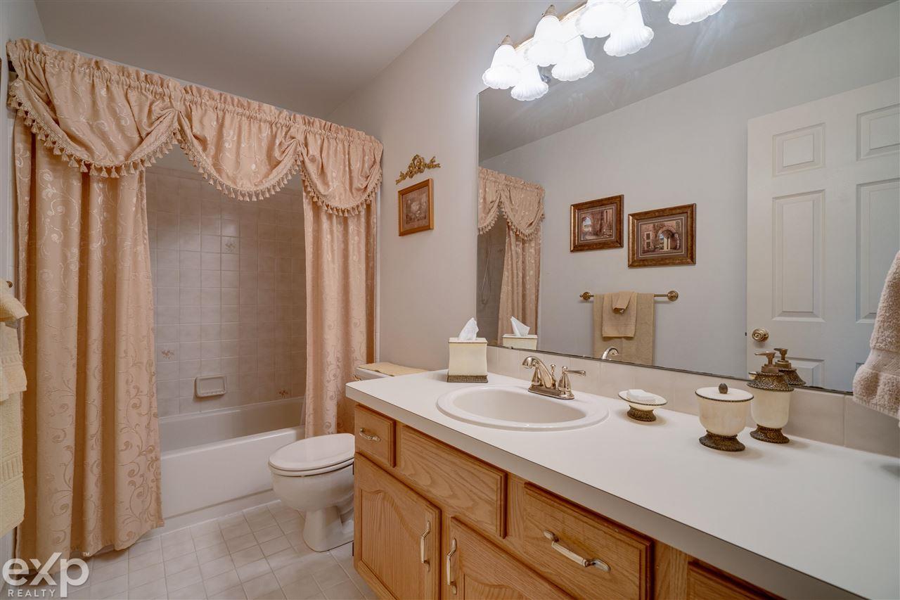 348 Brook Drive Romeo, MI 48065 - Photo 33 of 54 50048619-32.JPG