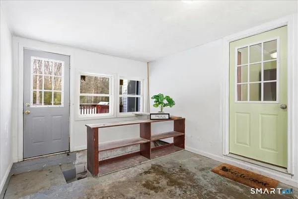 $390,000 | 152 Mystic Road, North Stonington, CT 06359