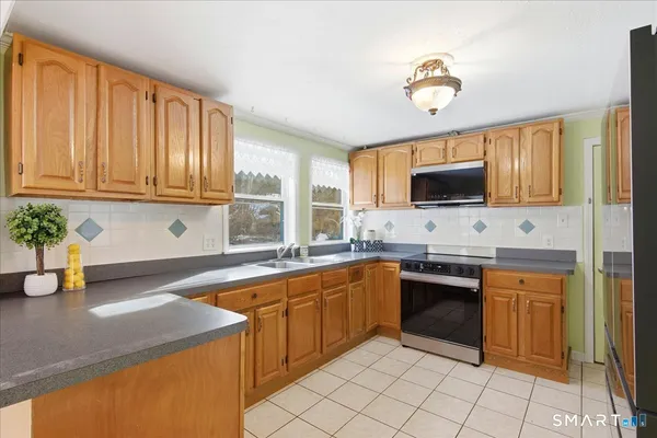 $412,860 | 152 Mystic Road, North Stonington, CT 06359