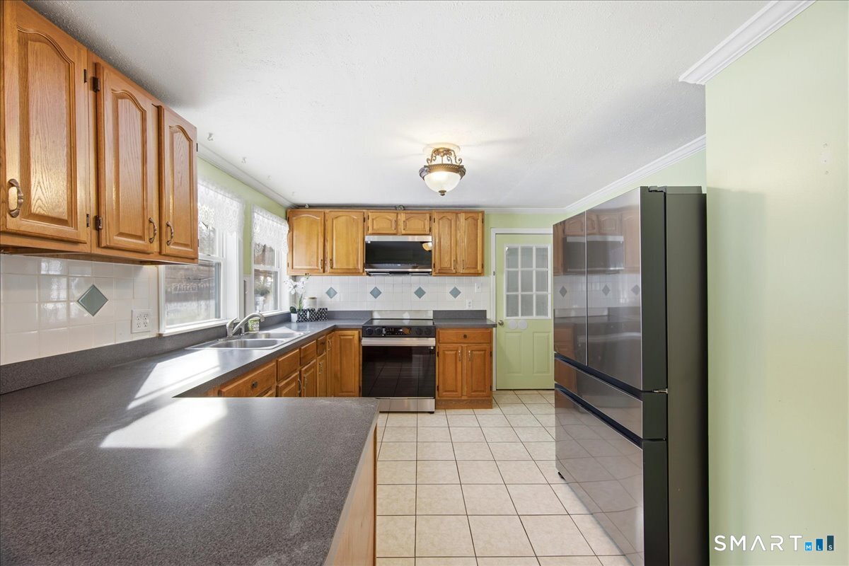 152 Mystic Road North Stonington, CT 06359 - Photo 5 of 28