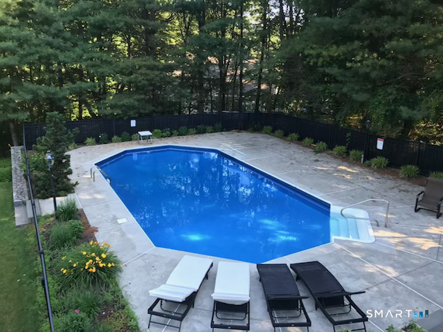 111 Stones Throw Trumbull, CT 06611 - Photo 4 of 40