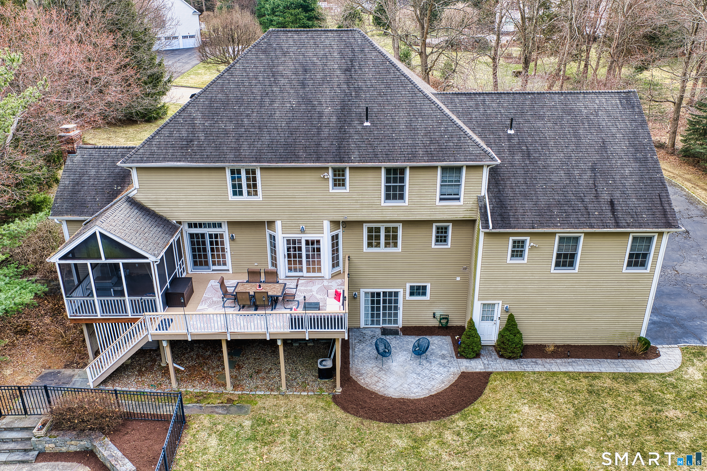 111 Stones Throw Trumbull, CT 06611 - Photo 4 of 47