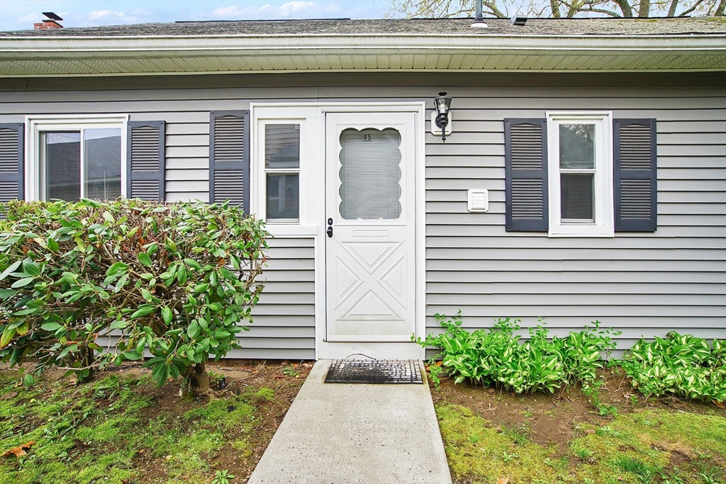 45 Horseshoe Drive, Unit 45 Chicopee, MA 01022 - Photo 31 of 31 a front view of a house with garden