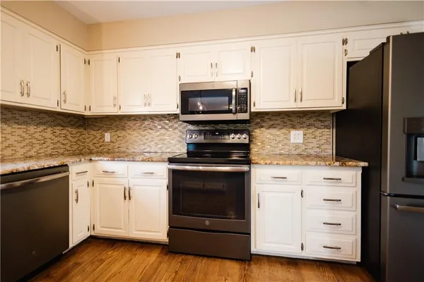 $369,000 | 4709 Brookwood Terrace, St. Joseph, MO 64506