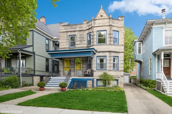 $2,850 | 108 Clinton Avenue, Unit 2, Oak Park, IL 60302