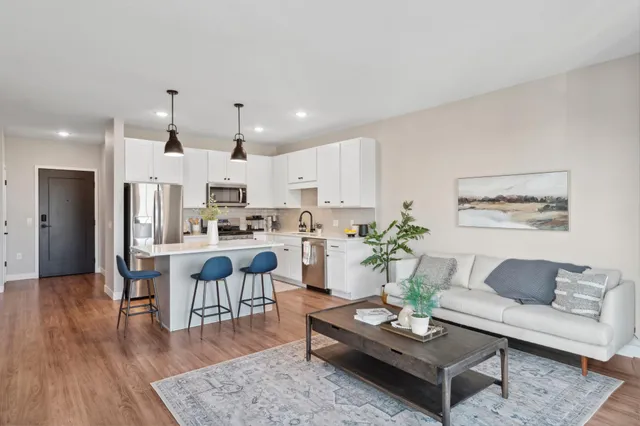 $2,522 | 8131 34th Avenue South, Bloomington, MN 55425