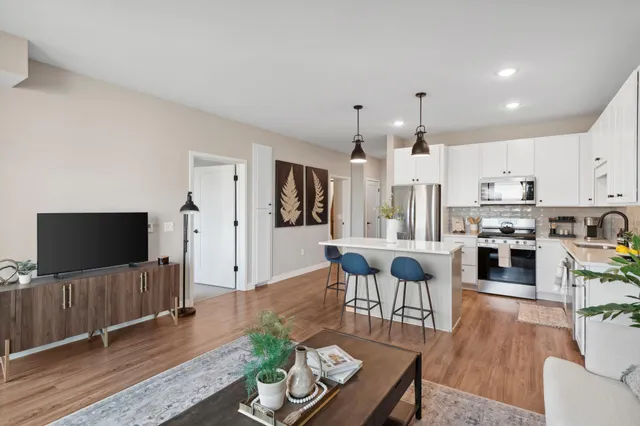 $2,522 | 8131 34th Avenue South, Bloomington, MN 55425