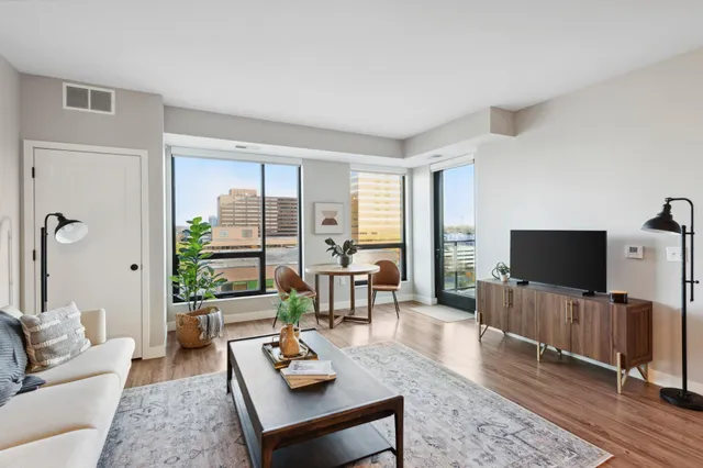 $2,522 | 8131 34th Avenue South, Bloomington, MN 55425