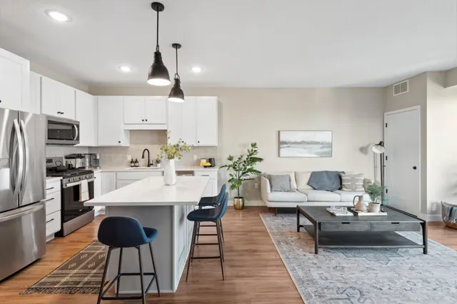 $2,522 | 8131 34th Avenue South, Bloomington, MN 55425