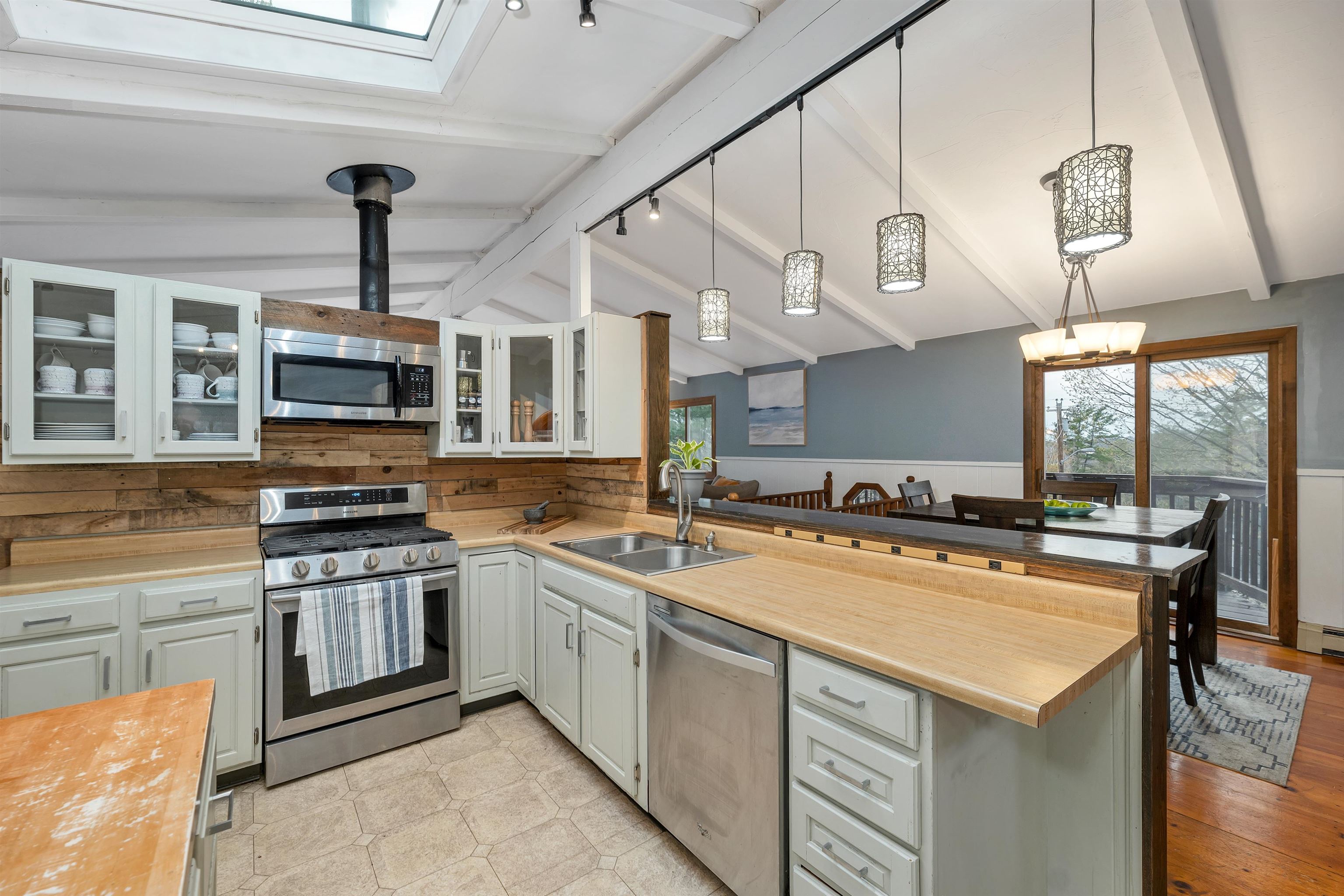 147 Mountain Drive Gilford, NH 03249 - Photo 7 of 40