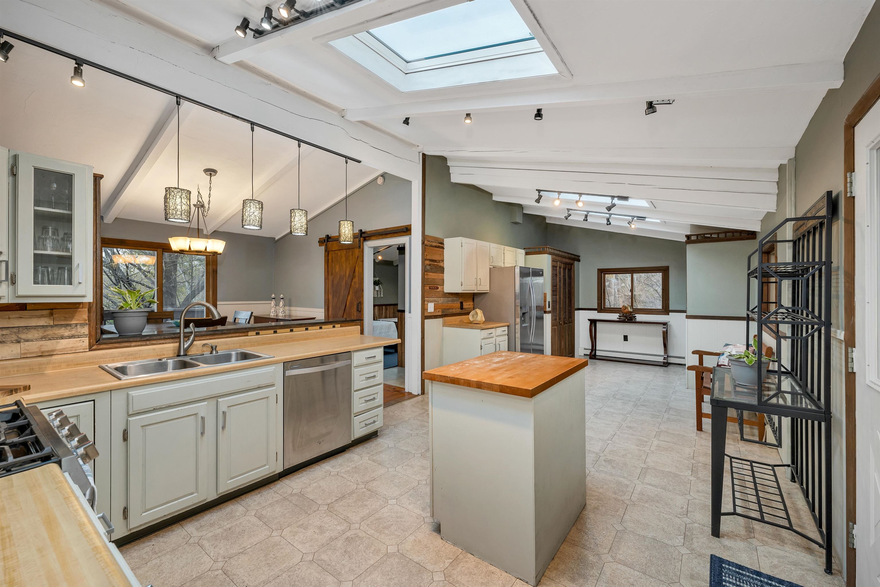 147 Mountain Drive Gilford, NH 03249 - Photo 8 of 40