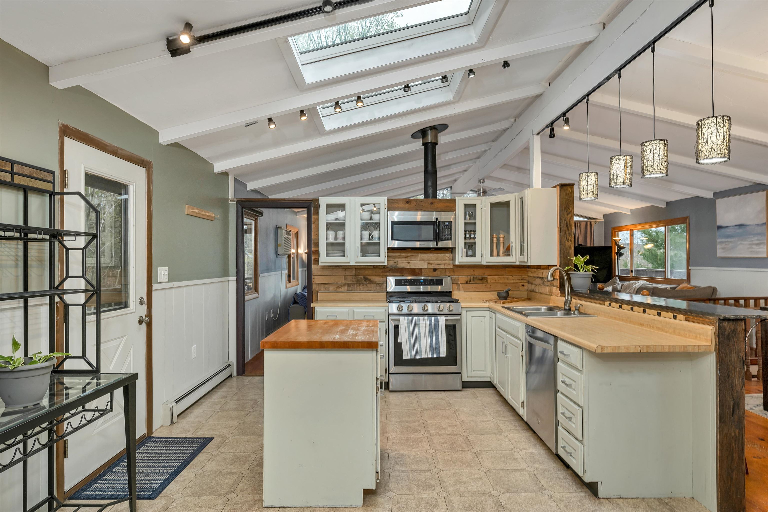 147 Mountain Drive Gilford, NH 03249 - Photo 9 of 40