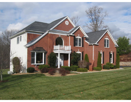 5 Greenwood Road Hopkinton, MA 01748 - Photo 1 of 26 Gallery Image 1