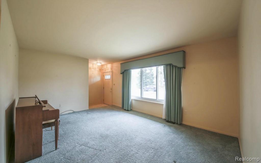 23640 Tuck Road Farmington, MI 48336 - Photo 5 of 21
