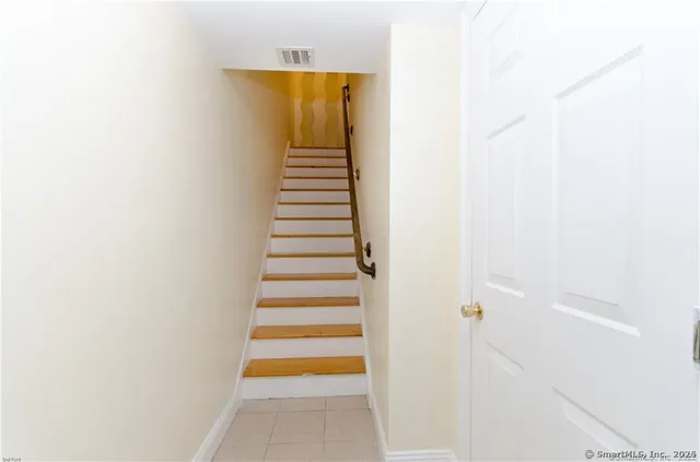 $2,000 | 527 West Thames Street, Unit 27, Norwich, CT 06360