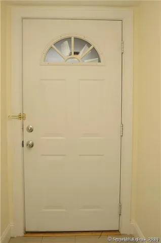 $2,000 | 527 West Thames Street, Unit 27, Norwich, CT 06360