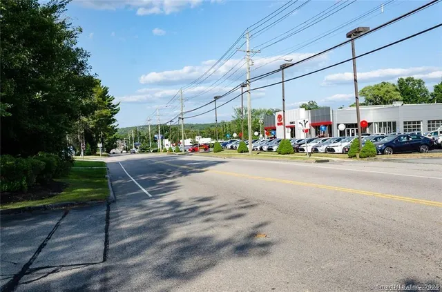 $2,000 | 527 West Thames Street, Unit 27, Norwich, CT 06360