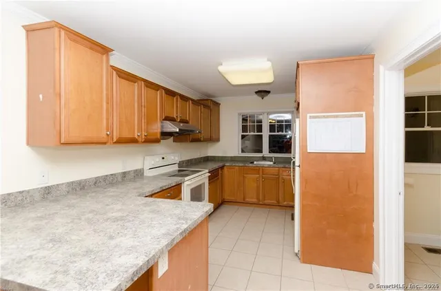 $2,000 | 527 West Thames Street, Unit 27, Norwich, CT 06360