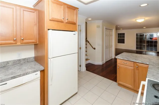 $2,000 | 527 West Thames Street, Unit 27, Norwich, CT 06360